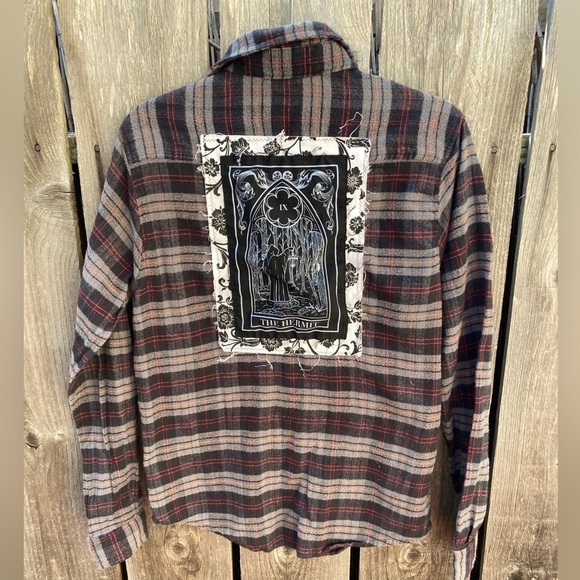 Pretty Cult Flannel Unisex Multicolor Plaid Hermit Tarot S Patch Virgo Dark Art - Picture 1 of 15